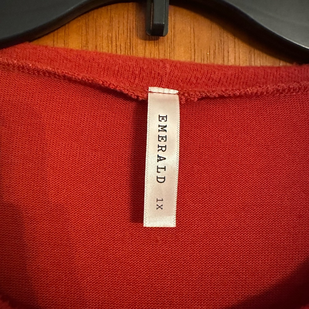 Emerald Red Boxy Tunic with Buttoned Details - Picture 4 of 5